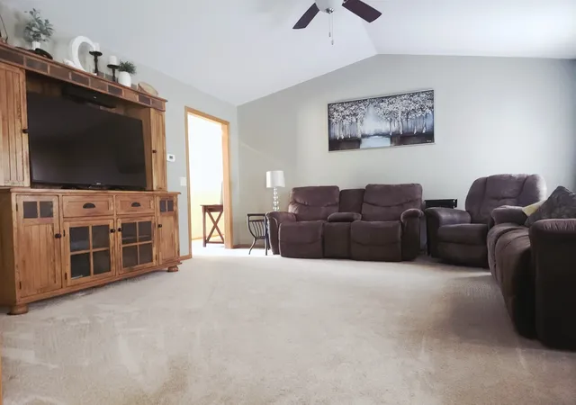 Photo 3 of Single family home for sale at 404 E Buffalo St, Polo, IL 61064 | MLS# 12751185 | Listing updated on 2026-09-23