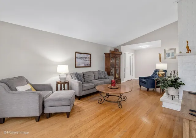 Photo 2 of Single family home for sale at 901 S Myrtle Ave, Villa Park, IL 60181 | MLS# 12751402 | Listing updated on 2026-09-08