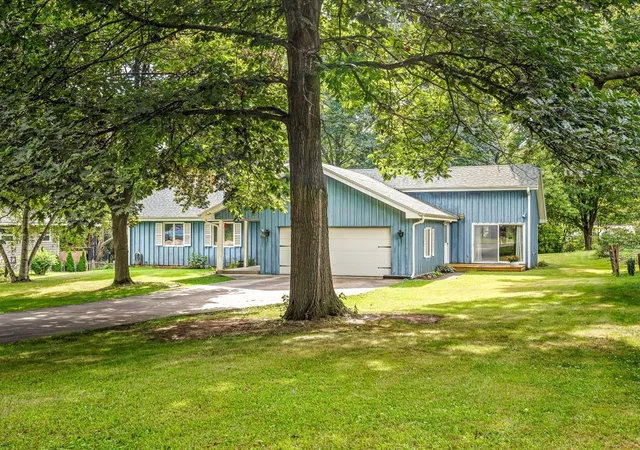 Photo 4 of Sale Pending at 650 Coolidge Pl, Rockford, IL 61107 | MLS# 12751431 | Listing updated on 2026-09-10
