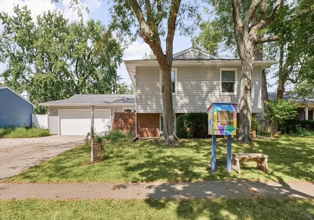 Photo 3 of Single family home for sale at 2108 Blackthorn Dr, Champaign, IL 61821 | MLS# 12751510 | Listing updated on 2026-09-21