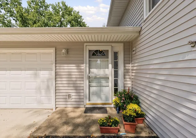 Photo 3 of Single family home for sale at 2108 Blackthorn Dr, Champaign, IL 61821 | MLS# 12751510 | Listing updated on 2026-09-21