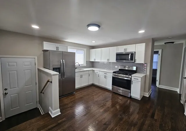 Photo 4 of Single family home for sale at 7914 S Richmond St, Chicago, IL 60652 | MLS# 12751625 | Listing updated on 2026-09-15
