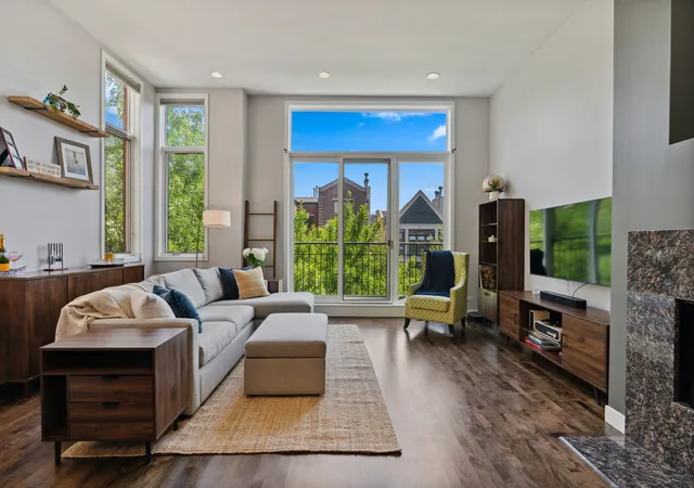Photo 2 of Condo for sale at 864 N Paulina St #3, Chicago, IL 60622 | MLS# 12752115 | Listing updated on 2026-09-10