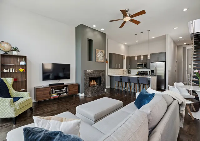 Listing Photo 4 - Condo for sale in building located at 864 N Paulina St, Chicago, IL 60622 - Unit #3