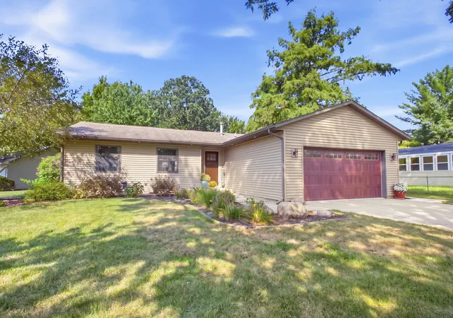 Photo 1 of Single family home for sale at 1103 Center St, Mahomet, IL 61853 | MLS# 12752153 | Listing updated on 2026-09-23