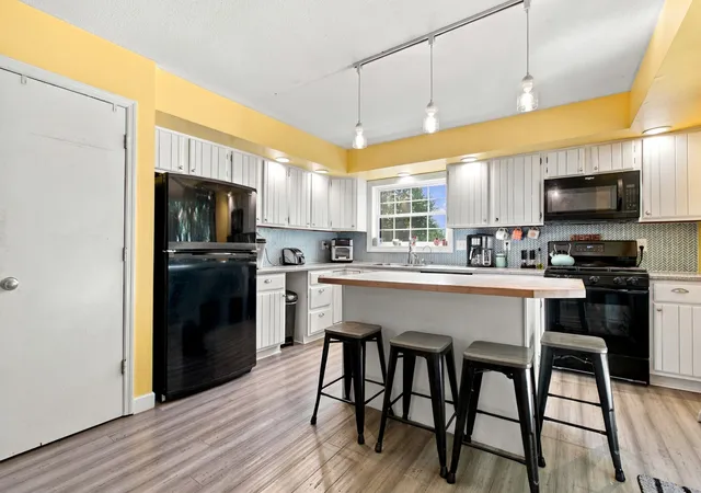 Photo 4 of Single family home for sale at 1103 Center St, Mahomet, IL 61853 | MLS# 12752153 | Listing updated on 2026-09-23