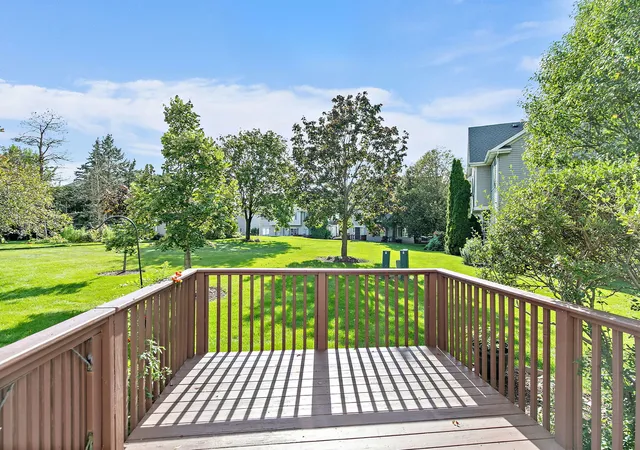 Listing Photo 2 - Condo for sale in building located at 1075 Castleshire Dr, Woodstock, IL 60098 - Unit #1075