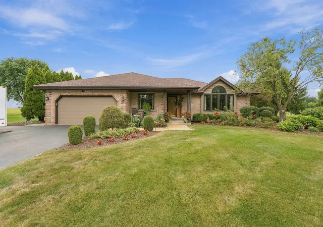 Photo 107 of Single family home for sale at 16052 Windmill Dr, Homer Glen, IL 60491 | MLS# 12753067 | Listing updated on 2026-10-15