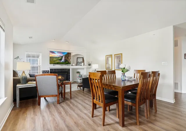 Listing Photo 5 - Condo for sale in building located at 2191 Vanderbilt Dr, Geneva, IL 60134 - Unit #2191