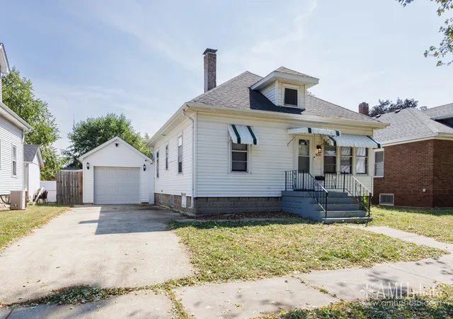 Photo 1 of Single family home for sale at 820 S 6th Avenue, Kankakee, IL 60901 | MLS# 12754078 | Listing updated on 2026-09-22
