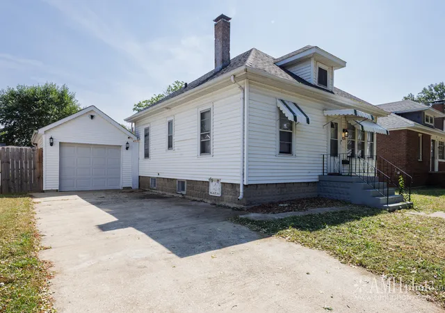 Photo 3 of Single family home for sale at 820 S 6th Avenue, Kankakee, IL 60901 | MLS# 12754078 | Listing updated on 2026-09-22