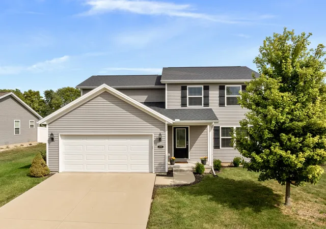 Photo 3 of Single family home for sale at 2906 Conlor Dr, Bloomington, IL 61704 | MLS# 12754136 | Listing updated on 2026-09-27
