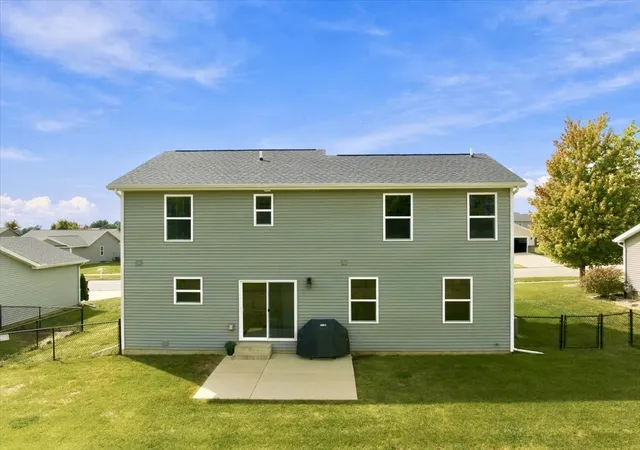 Photo 4 of Single family home for sale at 2906 Conlor Dr, Bloomington, IL 61704 | MLS# 12754136 | Listing updated on 2026-09-27