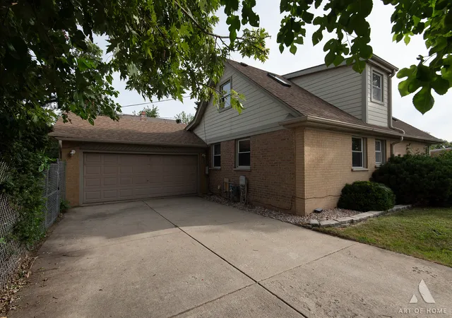 Photo 3 of Single family home for sale at 5900 107th Street, Chicago Ridge, IL 60415 | MLS# 12754719 | Listing updated on 2026-09-16