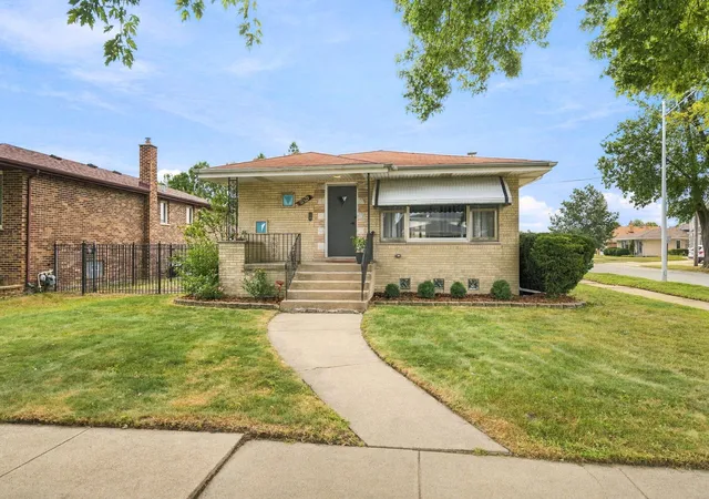 Photo 1 of Single family home for sale at 10521 Lavergne Ave, Oak Lawn, IL 60453 | MLS# 12756515 | Listing updated on 2026-10-06