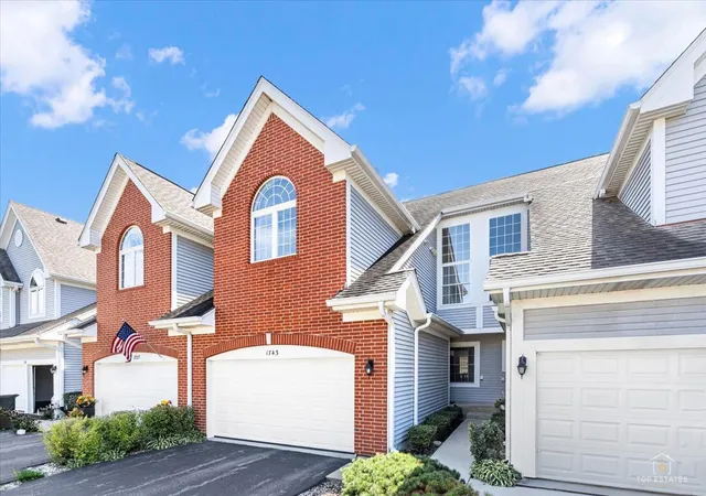 Photo 2 of Townhouse for sale at 1743 W Ethans Glen Dr, Palatine, IL 60067 | MLS# 12756538 | Listing updated on 2026-09-22
