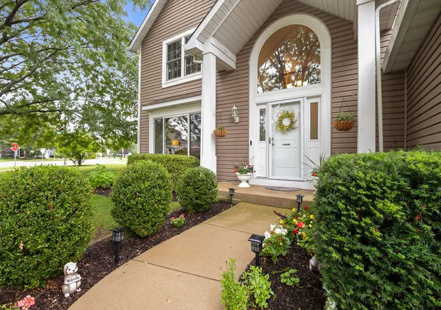 Photo 2 of Single family home for sale at 18101 W Hampshire Dr, Gurnee, IL 60031 | MLS# 12756920 | Listing updated on 2026-09-22