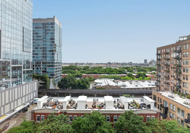 Photo 4 of Condo for sale at 1345 S Wabash Ave #902, Chicago, IL 60605 | MLS# 12757000 | Listing updated on 2026-09-17