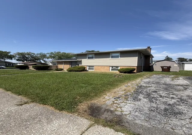 Photo 2 of Single family home for sale at 16767 Sunset Ridge Dr, Country Club Hills, IL 60478 | MLS# 12757381 | Listing updated on 2026-09-24
