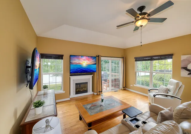 Photo 3 of House for sale at 1195 Freedom Rd, Elburn, IL 60119 | MLS# 12757779 | Listing updated on 2026-09-25