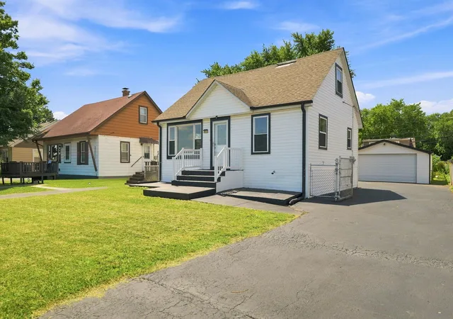 Photo 2 of Single family home for sale at 9524 Nashville Ave, Oak Lawn, IL 60453 | MLS# 12757872 | Listing updated on 2026-09-24