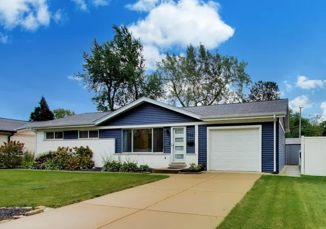 Photo 1 of Single family home for sale at 249 W Daniels Rd, Palatine, IL 60067 | MLS# 12757911 | Listing updated on 2026-09-23