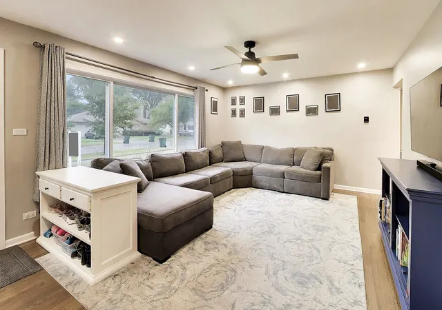 Photo 4 of Single family home for sale at 249 W Daniels Rd, Palatine, IL 60067 | MLS# 12757911 | Listing updated on 2026-09-23