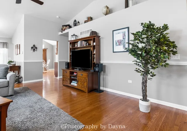 Photo 4 of Townhouse for sale at 289 White Hawk Way, Manteno, IL 60950 | MLS# 12757981 | Listing updated on 2026-09-26