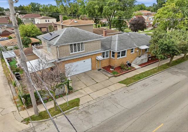 Photo 2 of Single family home for sale at 3147 George St, Franklin Park, IL 60131 | MLS# 12758155 | Listing updated on 2026-09-22