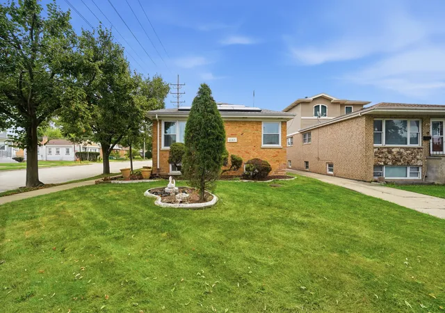 Photo 3 of Single family home for sale at 3147 George St, Franklin Park, IL 60131 | MLS# 12758155 | Listing updated on 2026-09-22