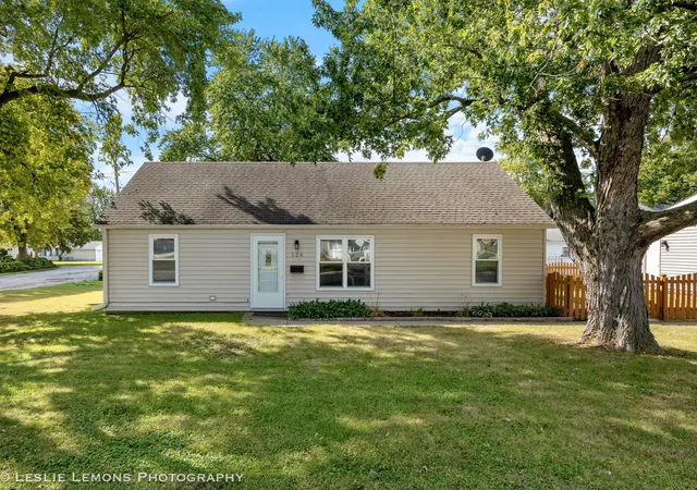 Photo 3 of Single family home for sale at 126 E Kerr St, Sycamore, IL 60178 | MLS# 12758483 | Listing updated on 2026-09-23