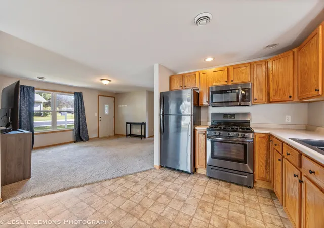 Photo 4 of Single family home for sale at 126 E Kerr St, Sycamore, IL 60178 | MLS# 12758483 | Listing updated on 2026-09-23