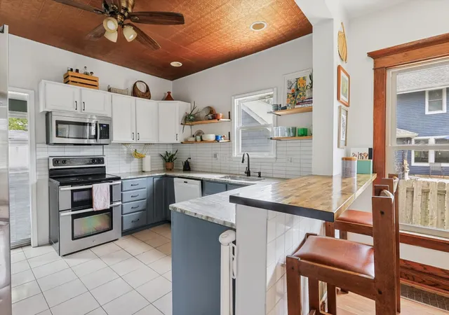 Photo 3 of Single family home for sale at 1104 W Washington St, Champaign, IL 61821 | MLS# 12758631 | Listing updated on 2026-09-23