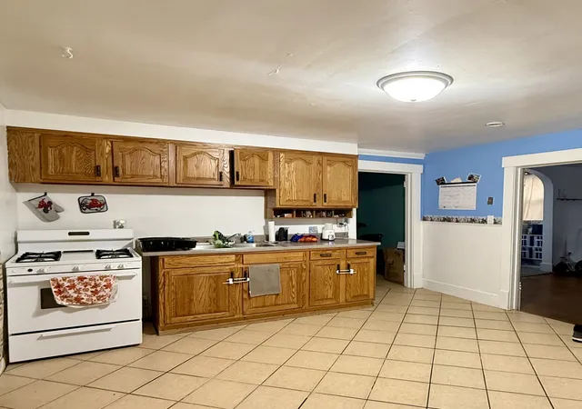 Photo 4 of House for sale at 3643 Rockingham Rd, Davenport, IA 52802 | MLS# 12758638 | Listing updated on 2026-09-23