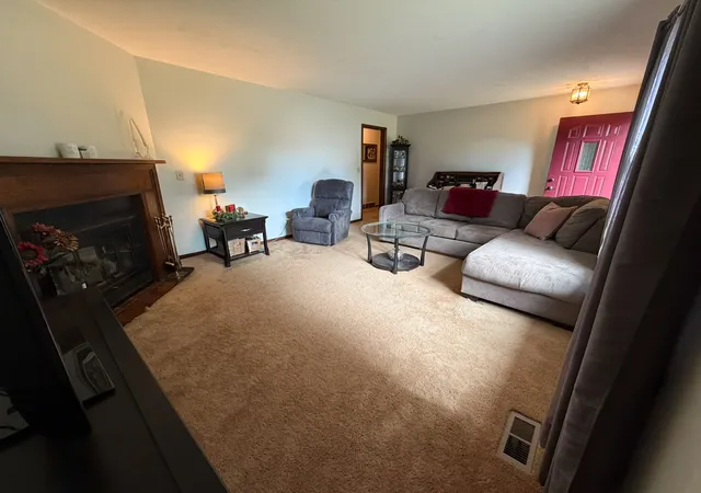 Photo 3 of Single family home for sale at 6607 Oak Ridge Ln, Quincy, IL 62305 | MLS# 12758678 | Listing updated on 2026-09-22