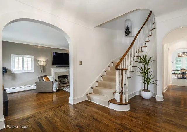 Photo 2 of Single family home for sale at 522 Kenilworth Ave, Kenilworth, IL 60043 | MLS# 12758737 | Listing updated on 2026-09-29