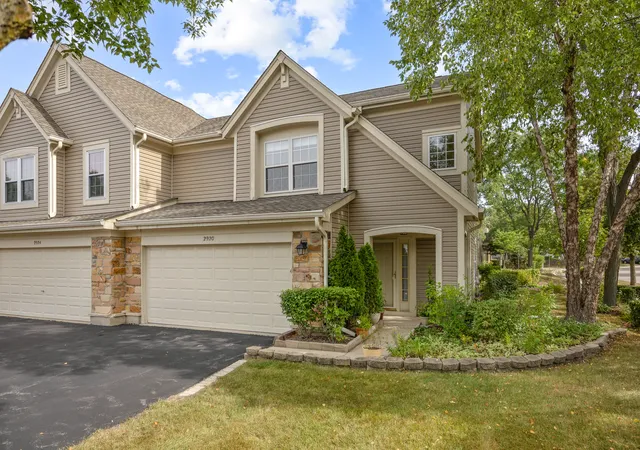 Photo 1 of Townhouse for sale at 2920 Oak Ct, Schaumburg, IL 60193 | MLS# 12758974 | Listing updated on 2026-09-22