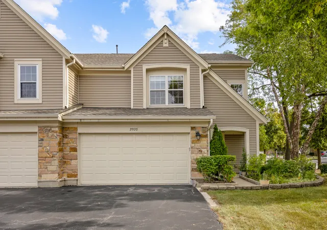 Photo 2 of Townhouse for sale at 2920 Oak Ct, Schaumburg, IL 60193 | MLS# 12758974 | Listing updated on 2026-09-22