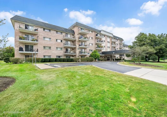 Photo 1 of Townhouse for sale at 1000 S Lorraine Rd #104, Wheaton, IL 60189 | MLS# 12759111 | Listing updated on 2026-09-23