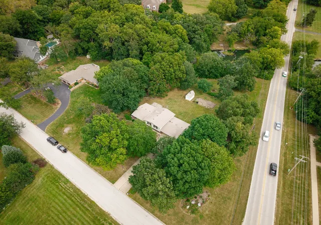 Photo 4 of Single family home for sale at 8 Hawthorne Dr, Oswego, IL 60543 | MLS# 12759542 | Listing updated on 2026-09-21