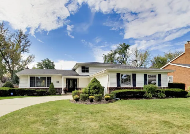 Photo 1 of Single family home for sale at 707 E Monterey Rd, Palatine, IL 60074 | MLS# 12760036 | Listing updated on 2026-09-23