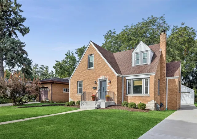 Photo 2 of Single family home for sale at 422 S Harvard Ave, Villa Park, IL 60181 | MLS# 12760061 | Listing updated on 2026-09-25