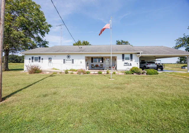 Photo 1 of Single family home for sale at 2217 Mercer Farm Rd, Centralia, IL 62801 | MLS# 12760267 | Listing updated on 2026-09-16