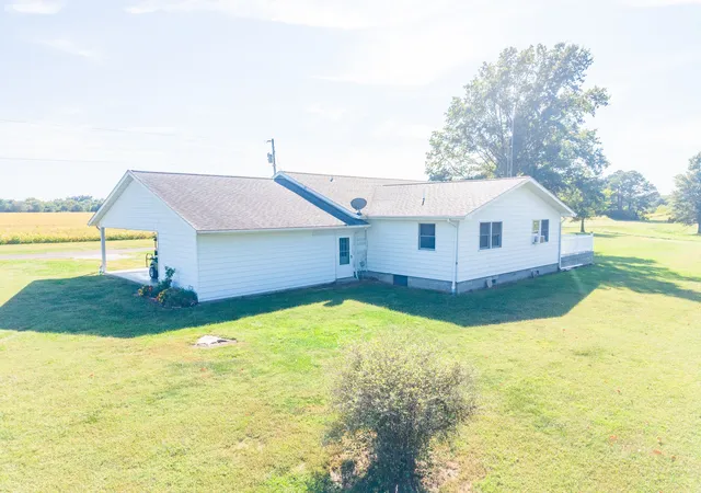 Photo 2 of Single family home for sale at 2217 Mercer Farm Rd, Centralia, IL 62801 | MLS# 12760267 | Listing updated on 2026-09-16
