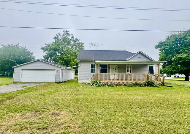 Single family home for sale at 410 SW 2nd Street, Aledo, IL 61231 | MLS# 12760433