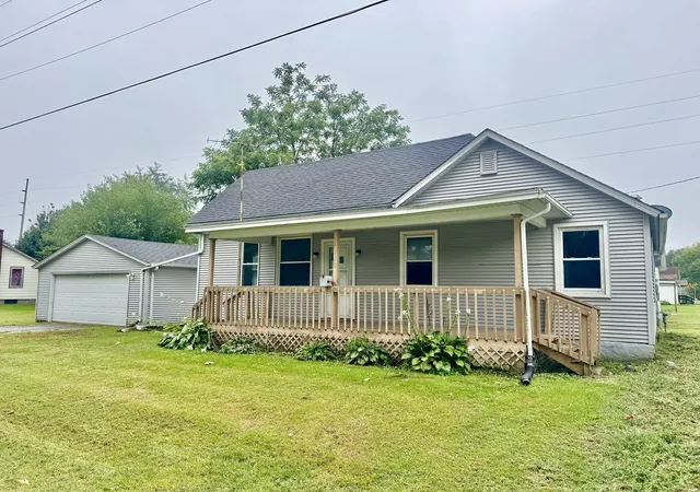 Photo 2 of Single family home for sale at 410 Sw 2nd Street, Aledo, IL 61231 | MLS# 12760433 | Listing updated on 2026-10-21