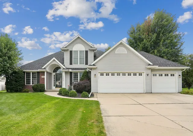 Photo 2 of Single family home for sale at 834 Stone Church Ln, Geneseo, IL 61254 | MLS# 12760476 | Listing updated on 2026-09-22