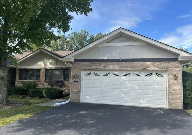 Townhouse for sale at 127 Villa Way #127, Bloomingdale, IL 60108 | MLS# 12760524