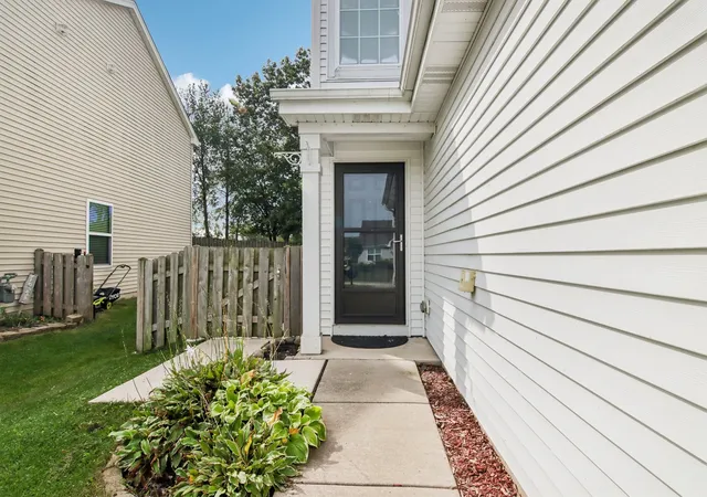 Photo 3 of Townhouse for sale at 2613 Hearthstone Dr, Hampshire, IL 60140 | MLS# 12760543 | Listing updated on 2026-09-23