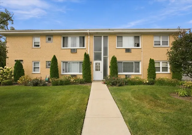 Photo 1 of Condo for sale at 954 Shermer Rd #15, Glenview, IL 60025 | MLS# 12760568 | Listing updated on 2026-09-23